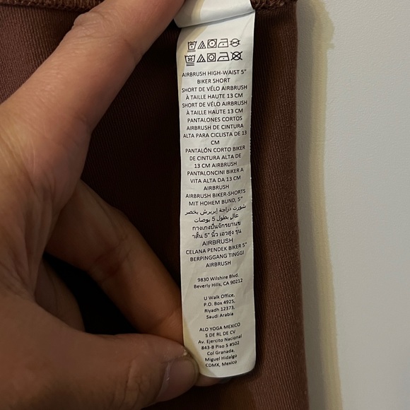 Alo Yoga 5" Airbrush High Waist Biker Short in Chestnut, Small - Picture 5 of 9